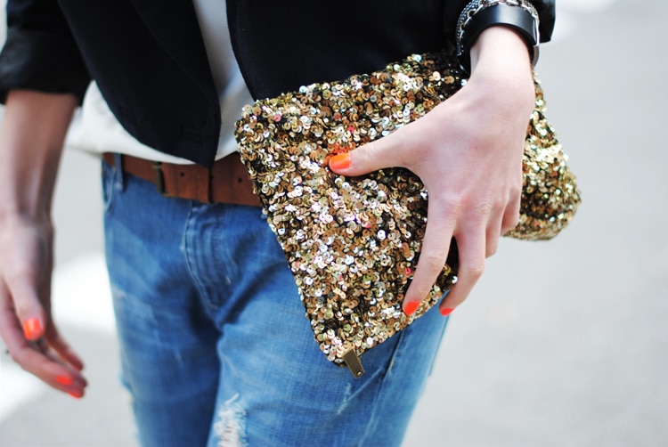 details-boyfriend-jeans-sequin-clutch-brown-leather-belt