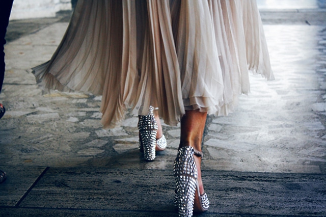 sparkle-glitter-shoes-pleated_skirt-street-style