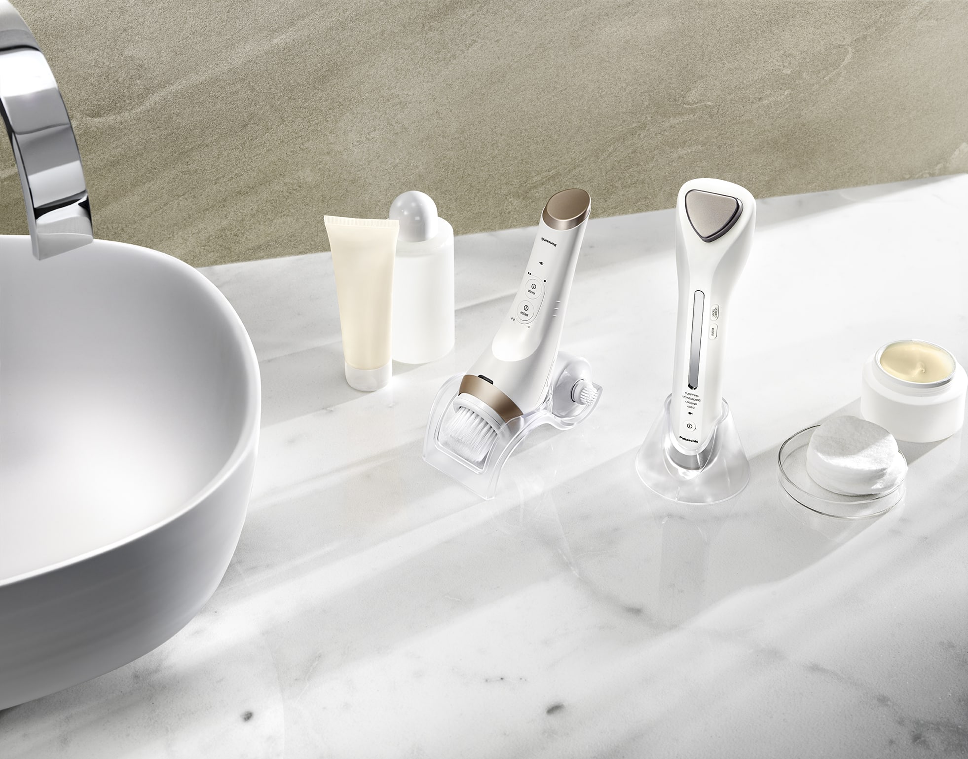 Panasonic presenta due soluzioni innovative per la cura del viso