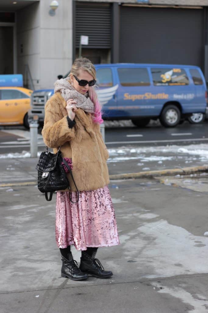 New York Fashion Week day1: come abbinare una gonna in paillettes rosa 1