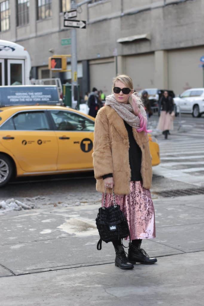 New York Fashion Week day1: come abbinare una gonna in paillettes rosa 4