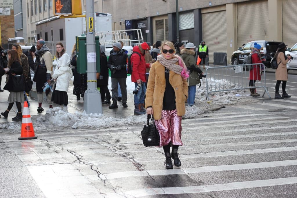 New York Fashion Week day1: come abbinare una gonna in paillettes rosa 5