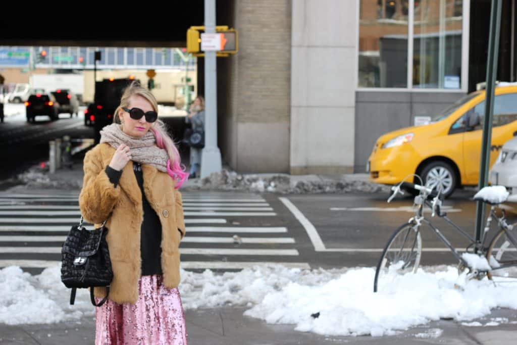 New York Fashion Week day1: come abbinare una gonna in paillettes rosa 6