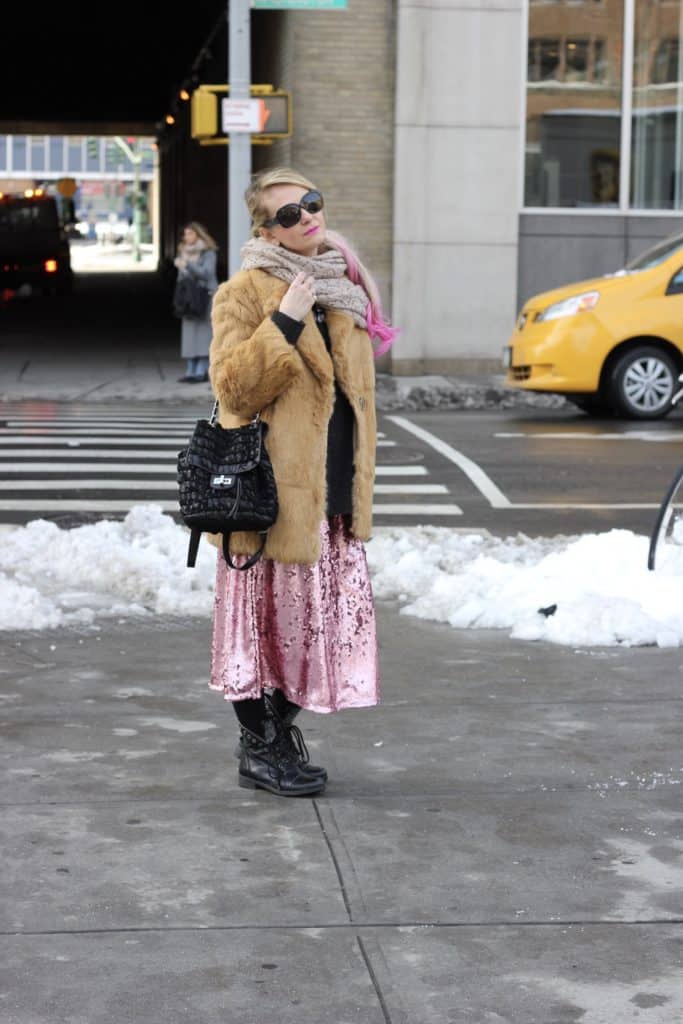 New York Fashion Week day1: come abbinare una gonna in paillettes rosa 7