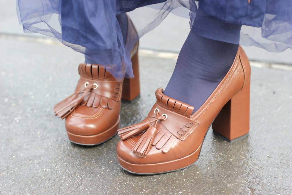 New York Fashion Week day2: un abito ricamato in tessuto blu cina 1