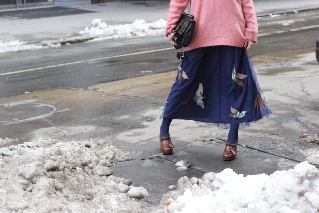 New York Fashion Week day2: un abito ricamato in tessuto blu cina 7