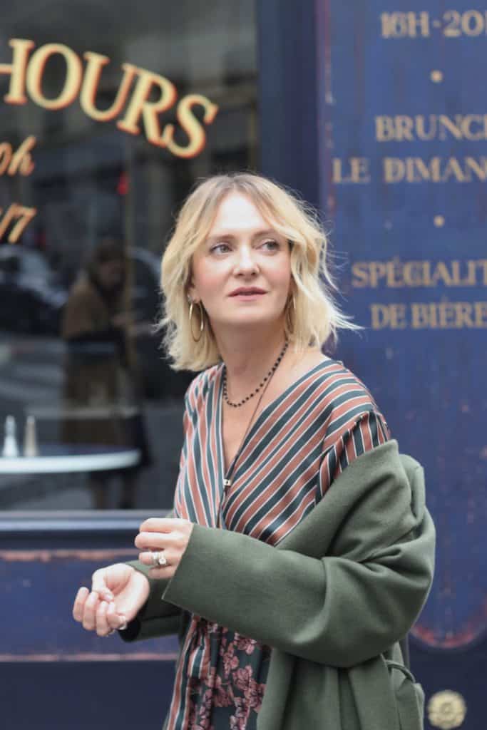 Parigi fashion week: un look anni '70 ispirato ai colori Pantone. 1
