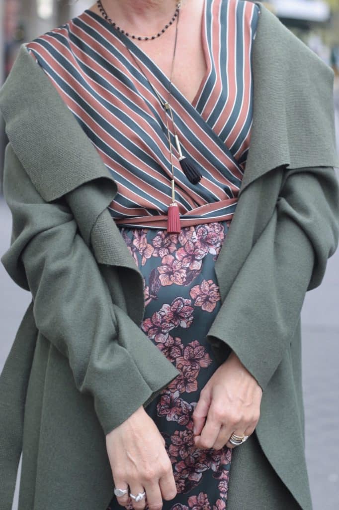 Parigi fashion week: un look anni '70 ispirato ai colori Pantone. 7