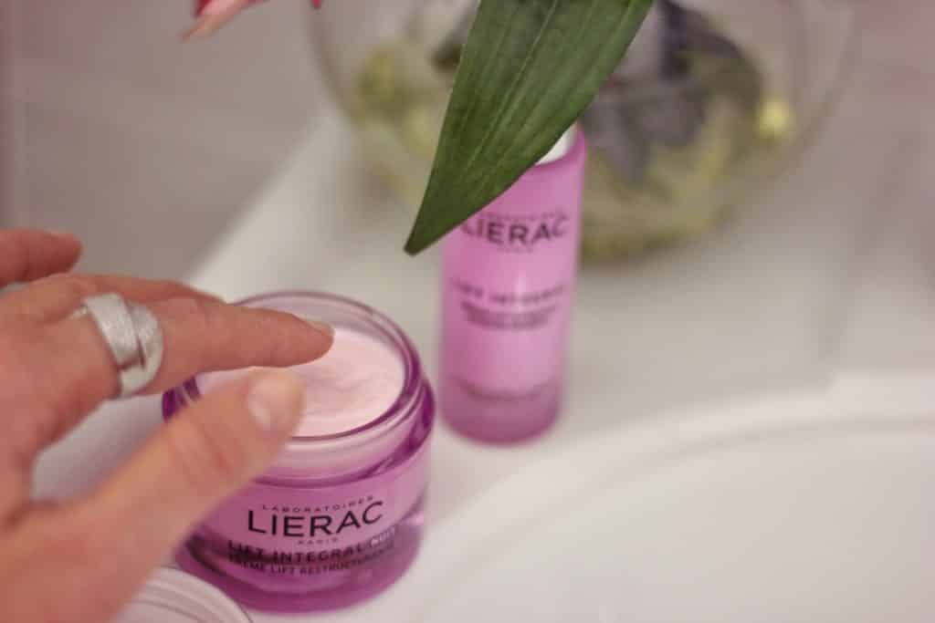 Trattamenti viso antietà: da Lierac la nuova linea dedicata alle pelli mature 4