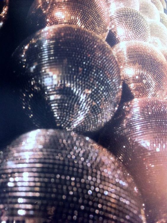 Vestiti per capodanno: la parola d'ordine è brillare ma con stile! 2
