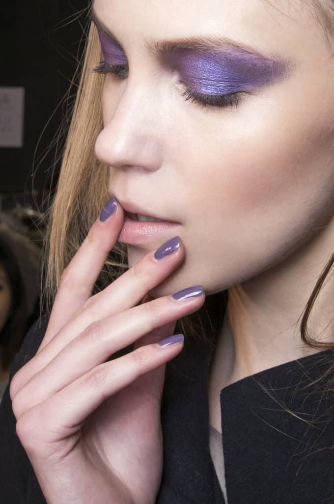 Cartella Pantone. Ultra Violet e make-up: istruzione per l'uso! 23