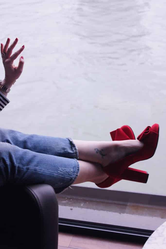 Scarpe donna online - Vestirsi come una parigina: sei capi indispensabili 2