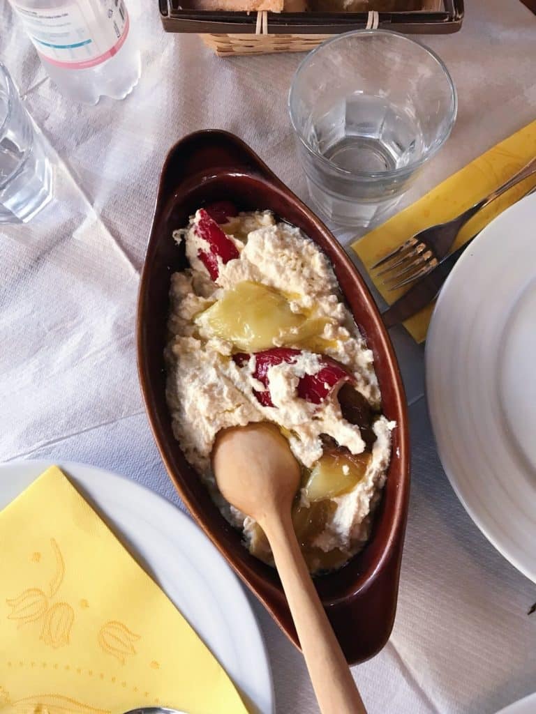 Biglietti aerei per Tirana, cosa vedere e dove mangiare: guida di viaggio 10