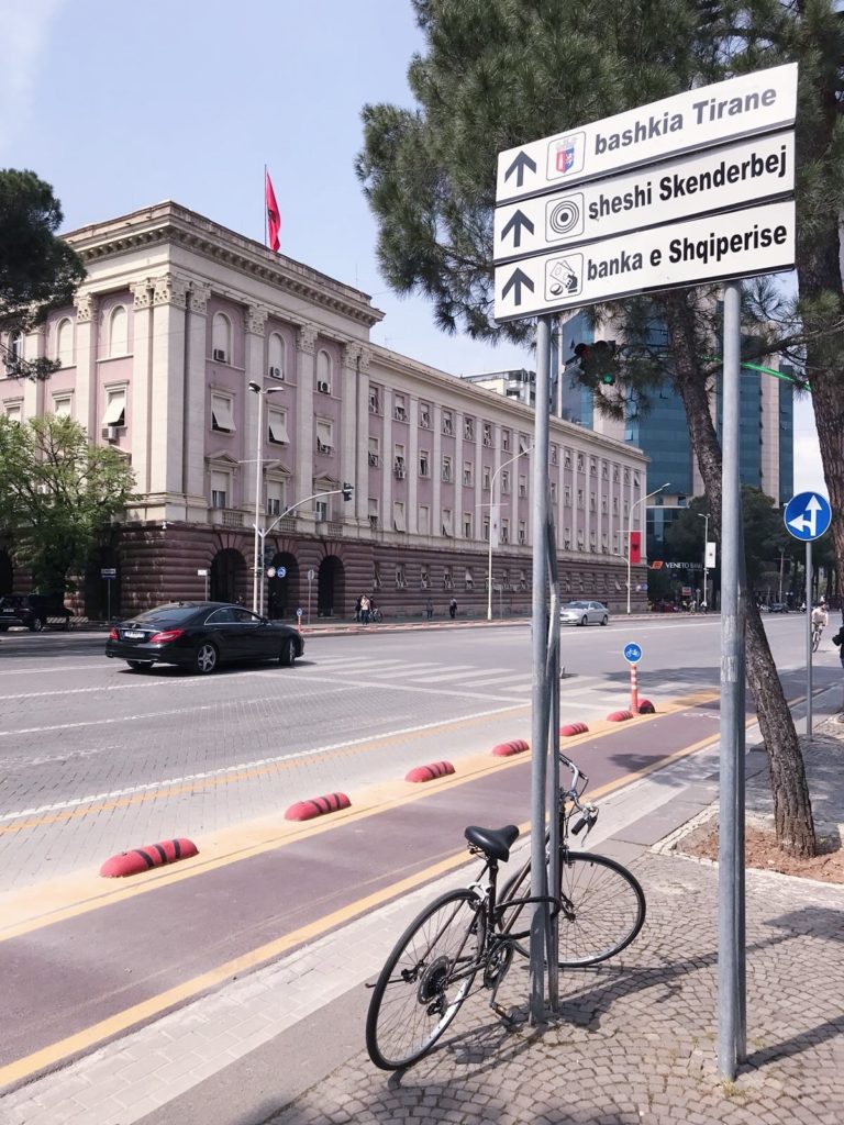 Biglietti aerei per Tirana, cosa vedere e dove mangiare: guida di viaggio 31
