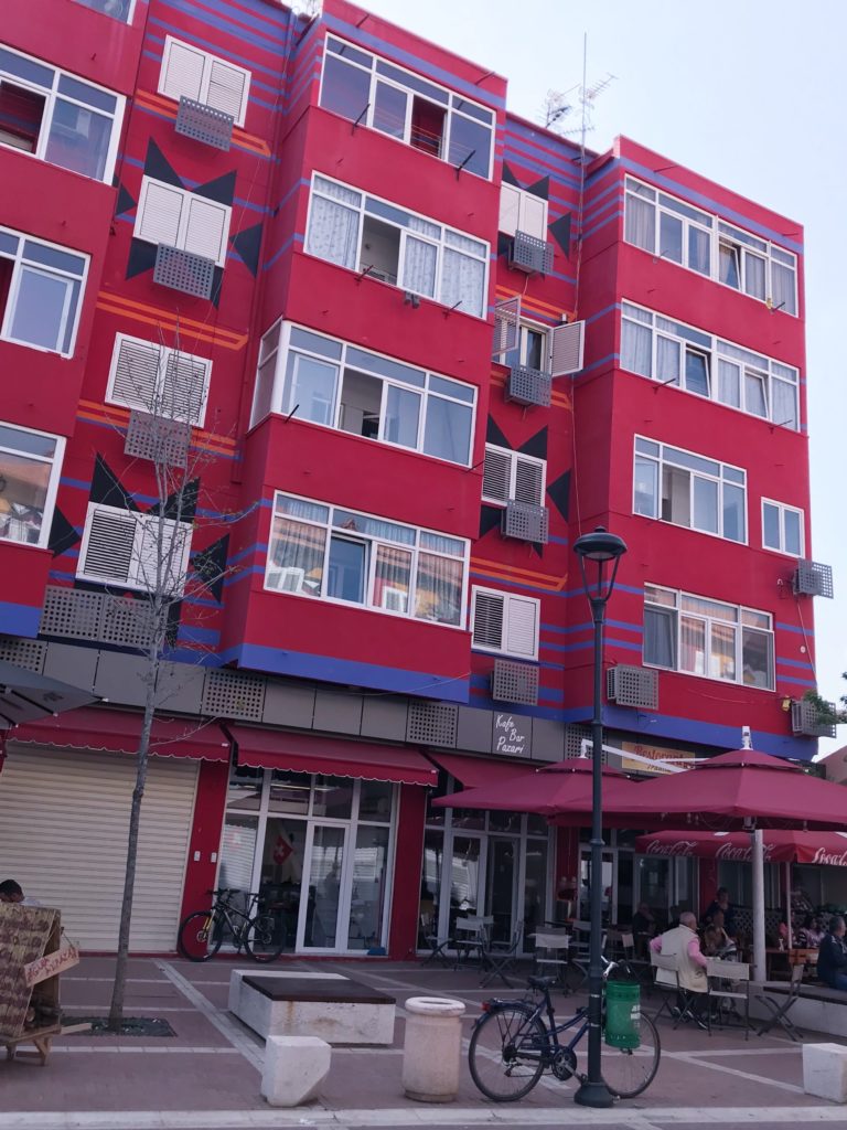 Biglietti aerei per Tirana, cosa vedere e dove mangiare: guida di viaggio 34