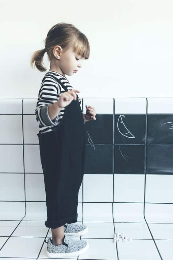 Saldi abbigliamento: i pezzi strategici da acquistare per i bimbi