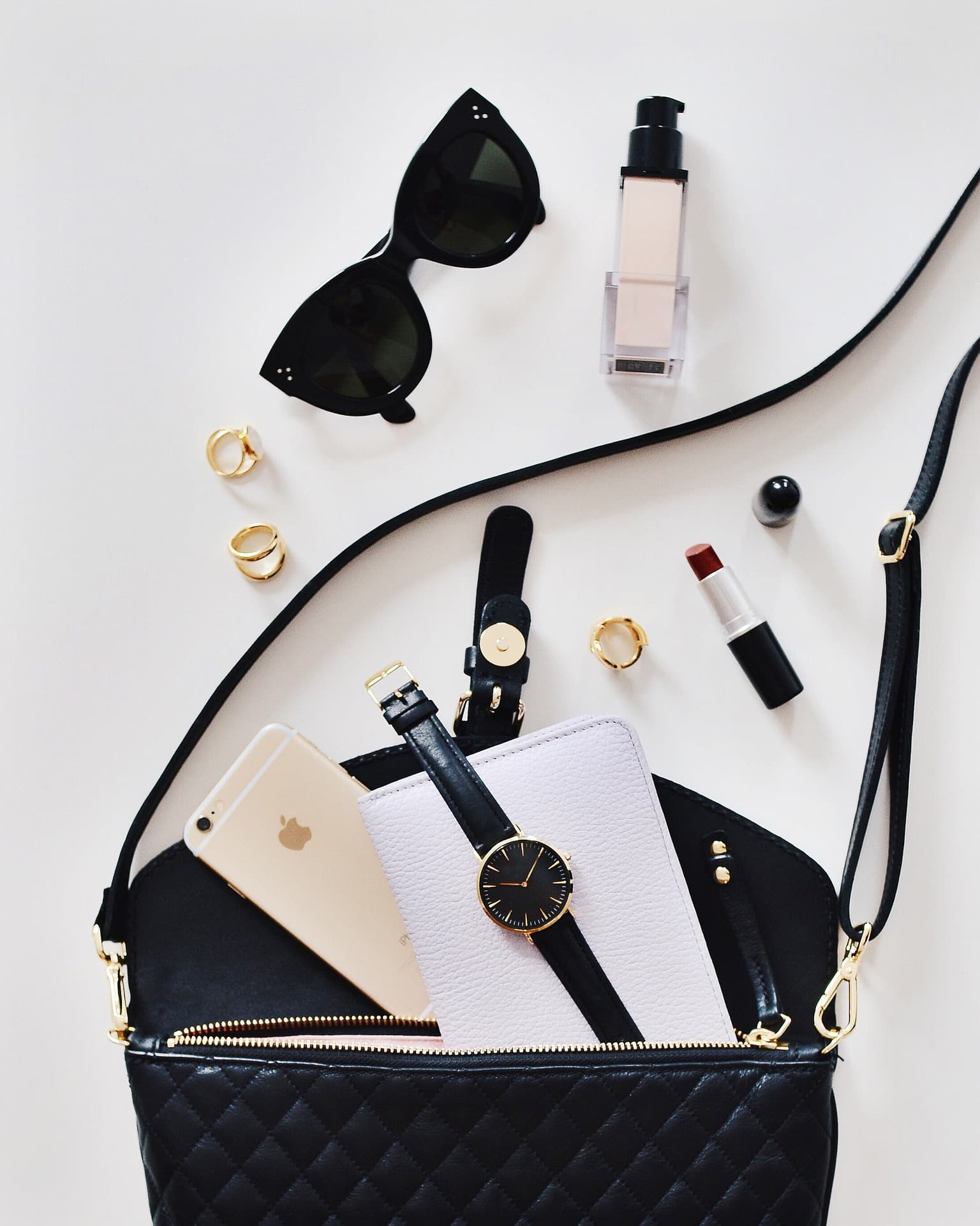Beauty case: 3 consigli per viaggiare leggere senza rinunciare a nulla