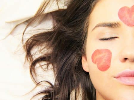Le abitudini giuste per avere una pelle del viso perfetta
