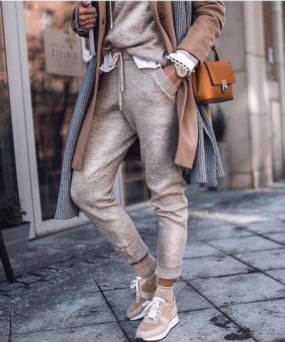 Moda donna: il look giusto per lo shopping natalizio