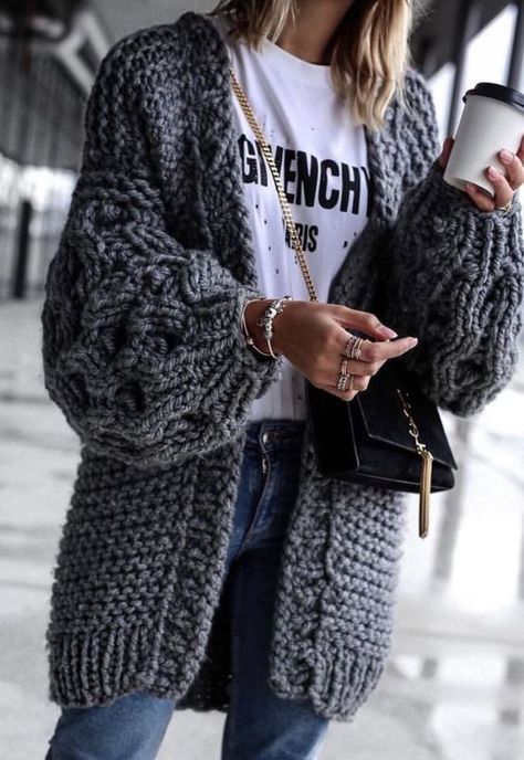 Moda donna: il look giusto per lo shopping natalizio 1