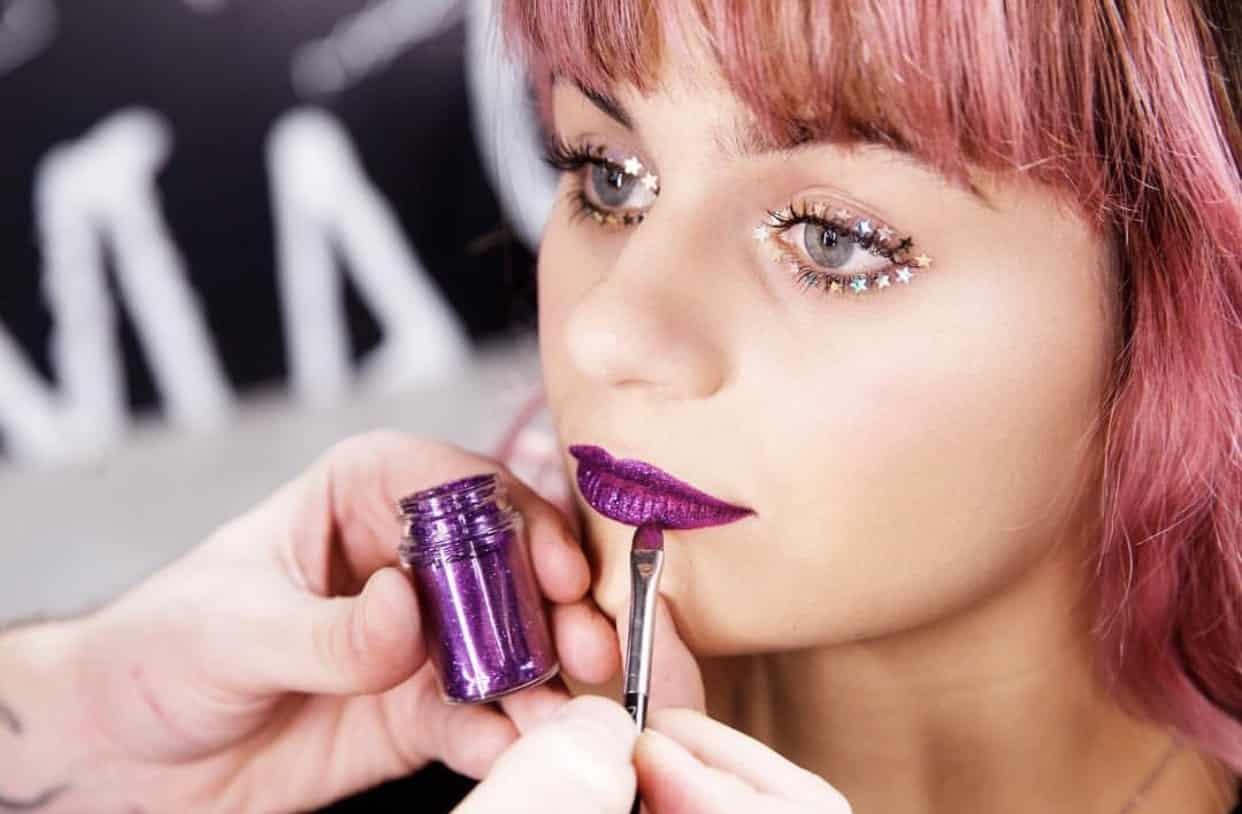 Trucco viso: il make-up per brillare durante le feste 1