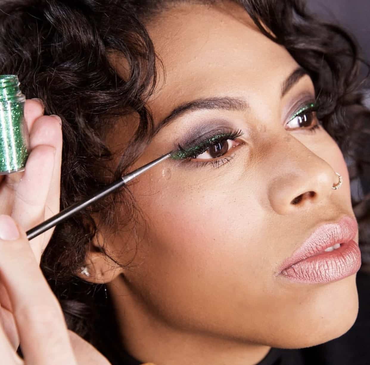 Trucco viso: il make-up per brillare durante le feste 2