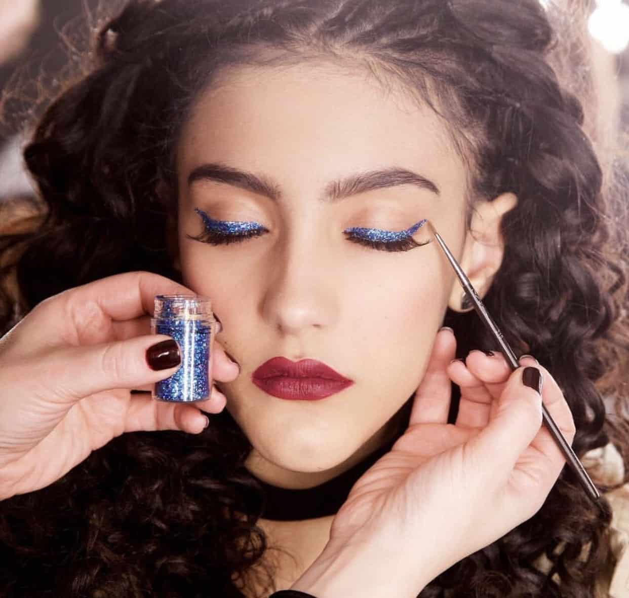 Trucco viso: il make-up per brillare durante le feste 3