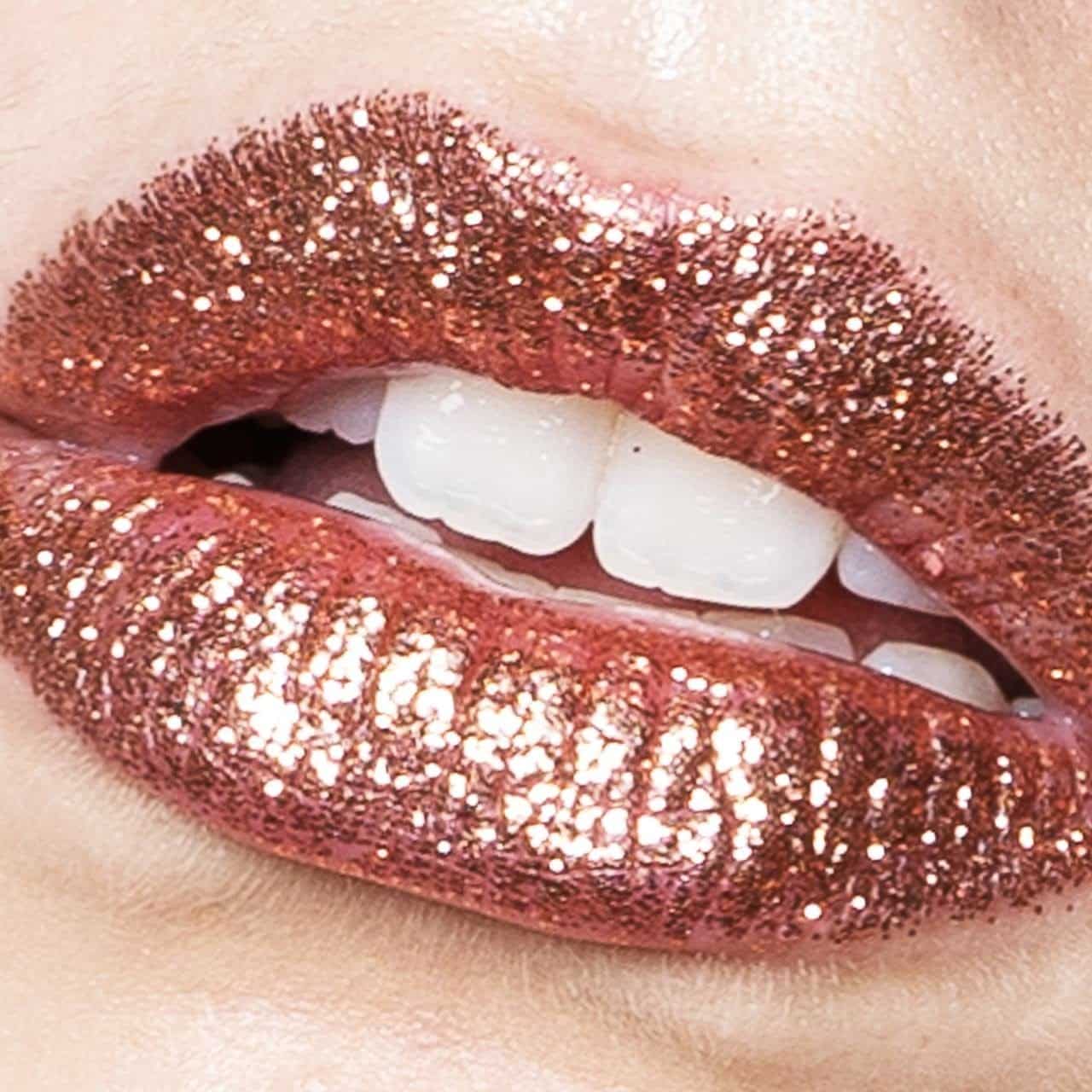 Trucco viso: il make-up per brillare durante le feste 7