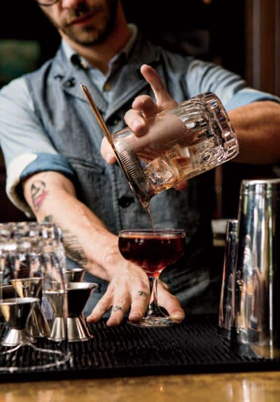 Abbigliamento per aperitivo: guida pratica per una serata cool 3