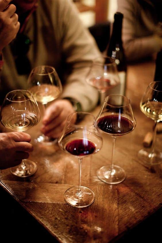 Abbigliamento per aperitivo: guida pratica per una serata cool 4